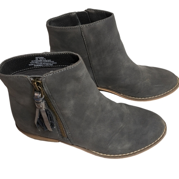 Tucker + Tate grey booties - Picture 9 of 15